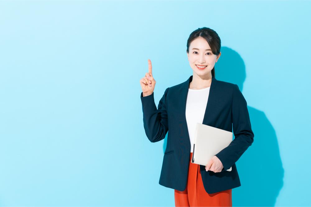 おすすめする女性